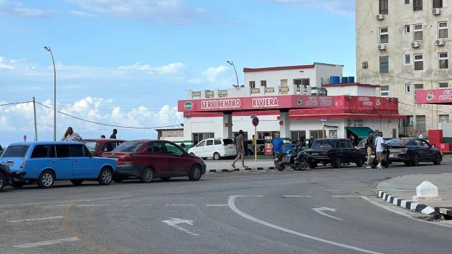 Cola en una gasolinera de La Habana en enero de 2026.