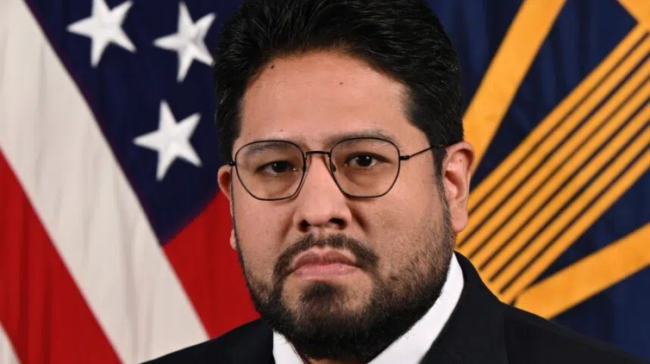 El subsecretario adjunto de Guerra Joseph Humire.