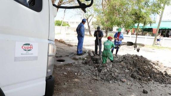 Instalación de redes de gas manufacturado en La Habana.
