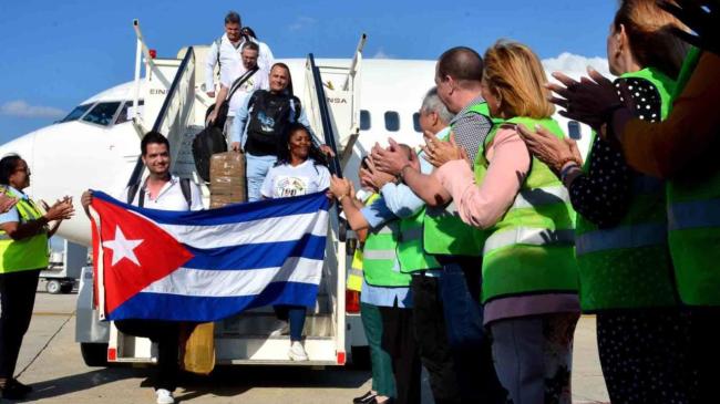 Recibimiento de médicos cubanos procedentes de Jamaica.