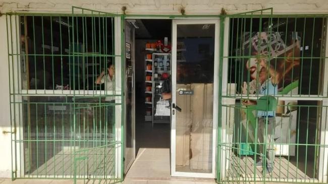 La tienda "vandalizada" en Morón.