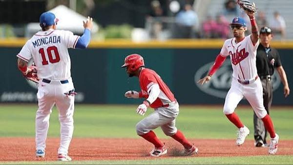 Momento del partido entre Cuba y Canadá en el Clásico Mundial de Béisbol. 