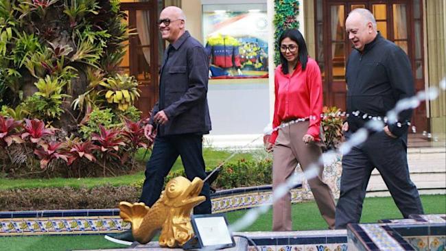 Jorge Rodríguez, Delcy Rodríguez y Diosdado Cabello en el Palacio de Miraflores, Caracas.