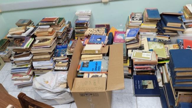 Una parte de los libros que regala la UNEAC.