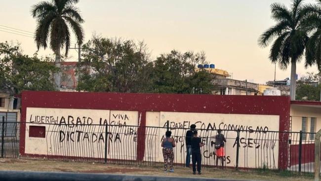 Pintada contra el régimen en una escuela en La Habana.