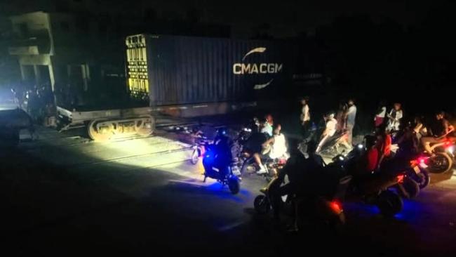 Una protesta interrumpe el paso de un tren en Lawton.
