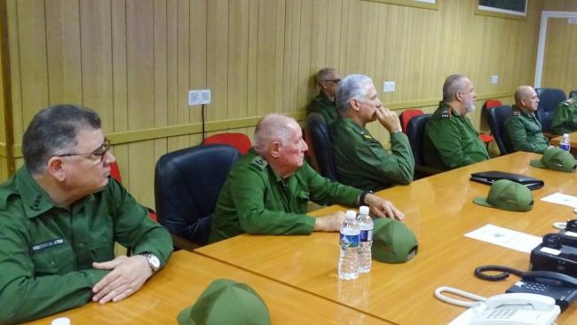 La cúpula del régimen cubano vestida de verde.