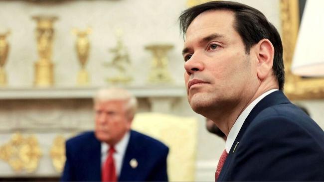 Marco Rubio y, al fondo, Donald Trump.