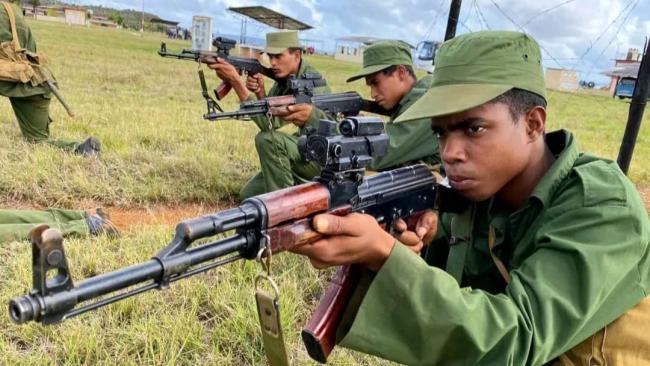 Jóvenes cubanos en el Servicio Militar.