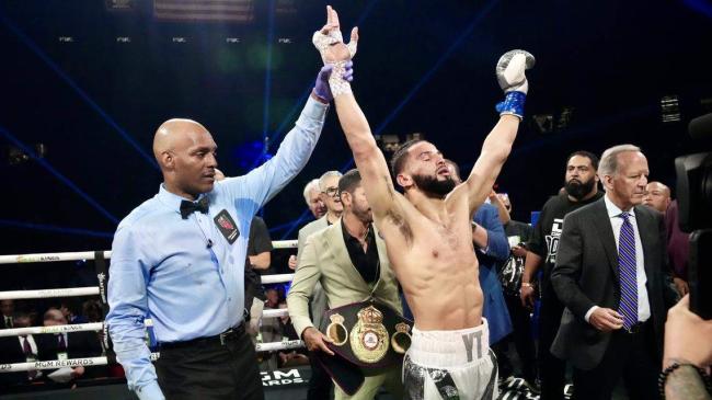 El boxeador cubano Yoenis Téllez declarado vencedor.