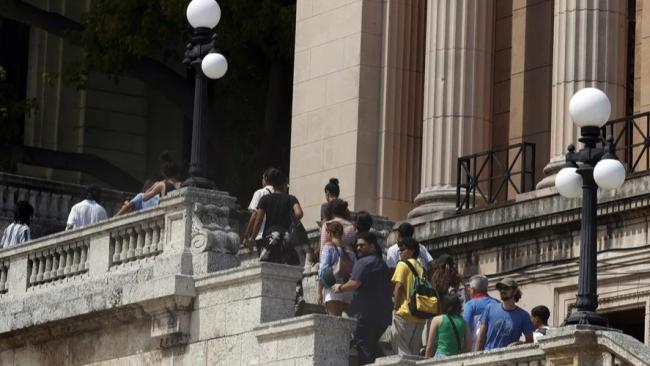 Estudiantes en una protesta en la escalinata de Universidad de La Habana. 