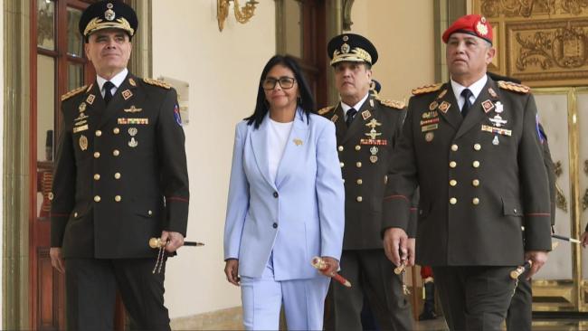 Delcy Rodríguez, Gustavo González López (der.) y Vladimir Padrino López (izq.) este jueves, en Caracas.