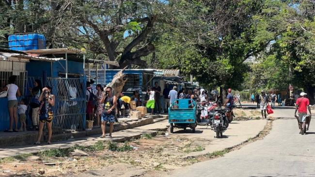 Escena cotidiana en Alamar, Habana del Este.
