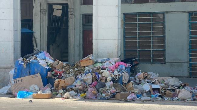 Basurero en una calle cubana.