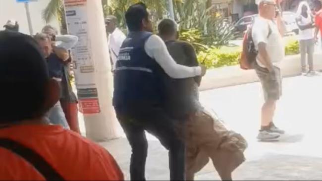 Emigrantes cubanos agredidos en Tapachula.