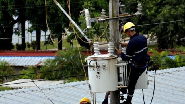 Un transformador eléctrico en Cuba.