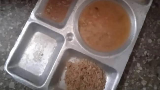 Bandeja con comida en una cárcel cubana.