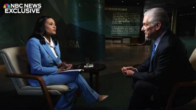 La periodista Kristen Welker, de NBC News, y Miguel Díaz-Canel durante la entrevista.