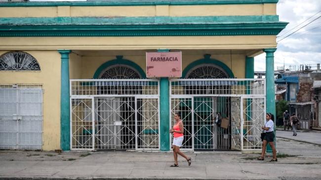 Una farmacia estatal en Santiago de Cuba.