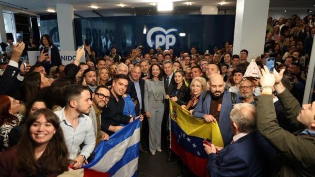 Machado en Madrid, arropada por políticos españoles y activistas venezolanos y cubanos.