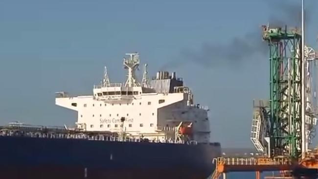 El petrolero ruso Anatoly Kolodkin en la bahía de Matanzas. 