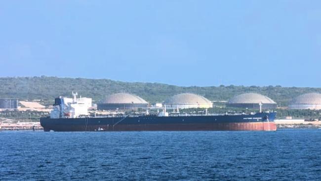 El petrolero ruso Anatoly Kolodkin en la bahía de Matanzas.