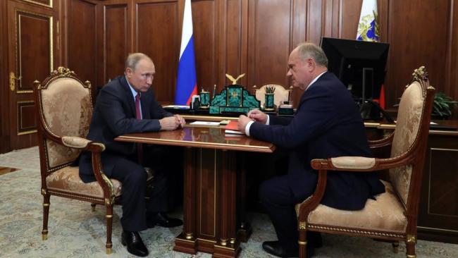 Vladimir Putin y Gennady Zyuganov.