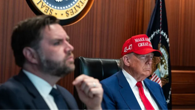 Donald Trump junto a su vicepresidente, JD Vance.