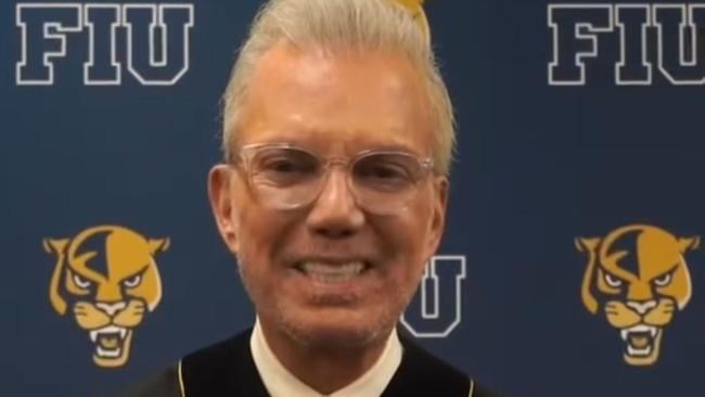 Willy Chirino, doctorado honorífico en música de la FIU.