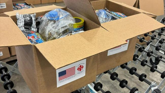 Caja de ayuda humanitaria de EEUU a Cuba.