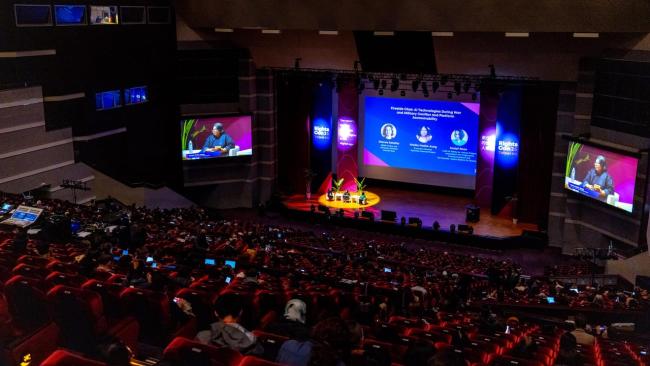 Una edición anterior de la conferencia RightsCon.