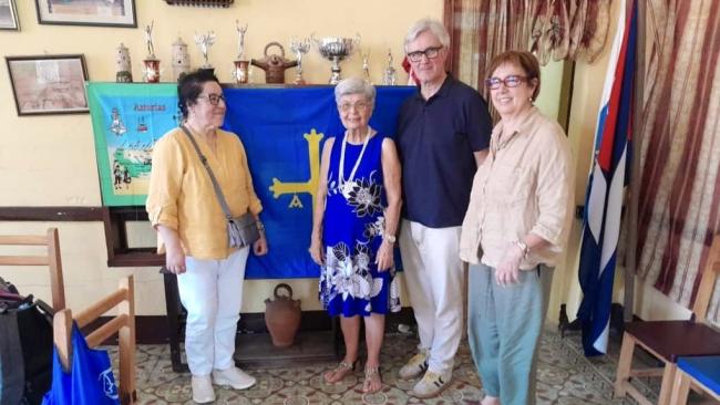 Representantes del Principado de Asturias en la sede de la Federación de Asociaciones Asturianas en Cuba.