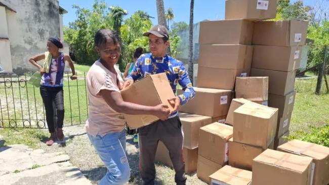 Entrega de ayuda humanitaria de EEUU por Cáritas en Guantánamo.