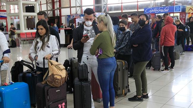 Viajeros en el Aeropuerto Internacional José Martí, de La Habana.