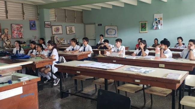 Estudiantes en un aula.