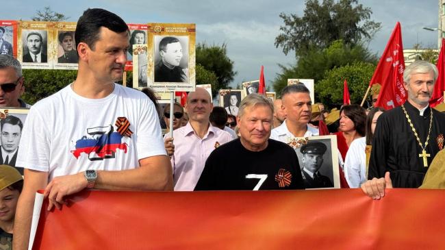 Los diplomáticos rusos durante su marcha en La Habana.