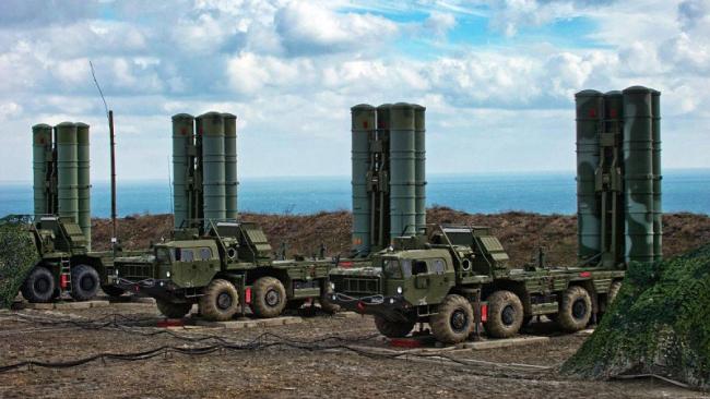 Sistemas de misiles rusos S-400.