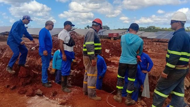 Trabajadores en Cuba.
