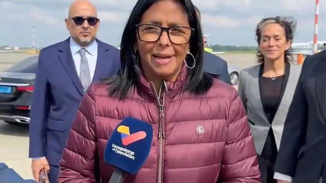 Delcy Rodríguez tras su arribo a Países Bajos.