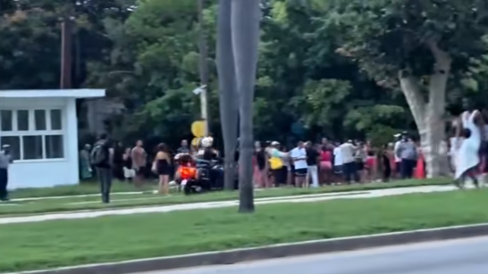 Vecinos cierran 5ta y 96 en Playa, La Habana, en protesta por los apagones.