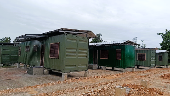 Construcción de un barrio de 'casas-contendor' en La Habana.