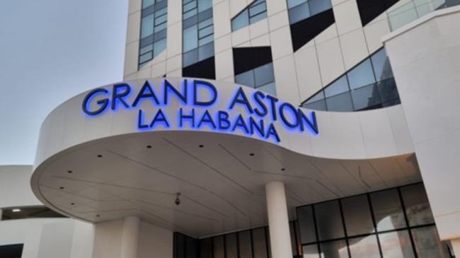 Entrada del hotel Grand Aston La Habana, de Archipelago.