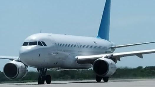 Avión en el que fueron devueltos los migrantes irregulares cubanos.