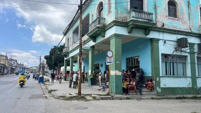 Colas en La Habana.