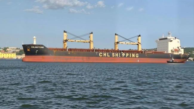 Barco con cargamento de arroz enviado por China a Santiago de Cuba.