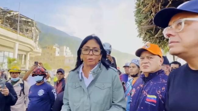 Lor hermanos Rodríguez y Diosdado Cabello en una de las zonas afectadas.