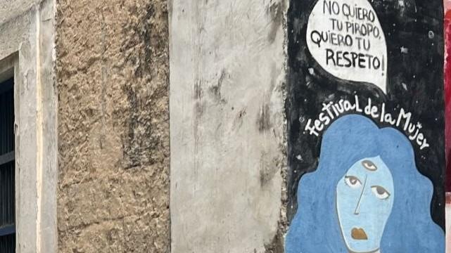 Cartel contra la violencia de género en La Habana.