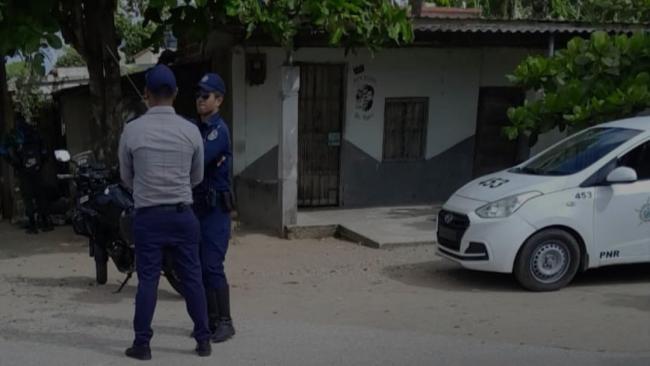 Policías cubanos, en labores de hostigamiento.