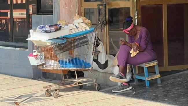 Un puesto de venta ambulante en La Habana.