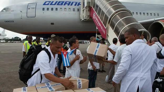Médicos cubanos exportados.